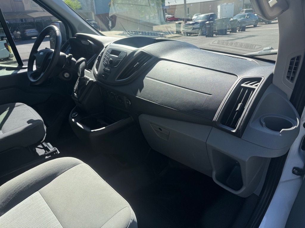Photo 14 of this FORD TRANSIT