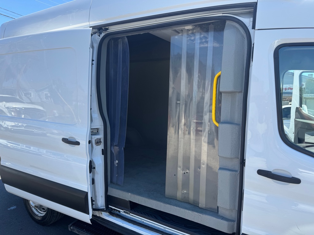 Photo 12 of this FORD TRANSIT