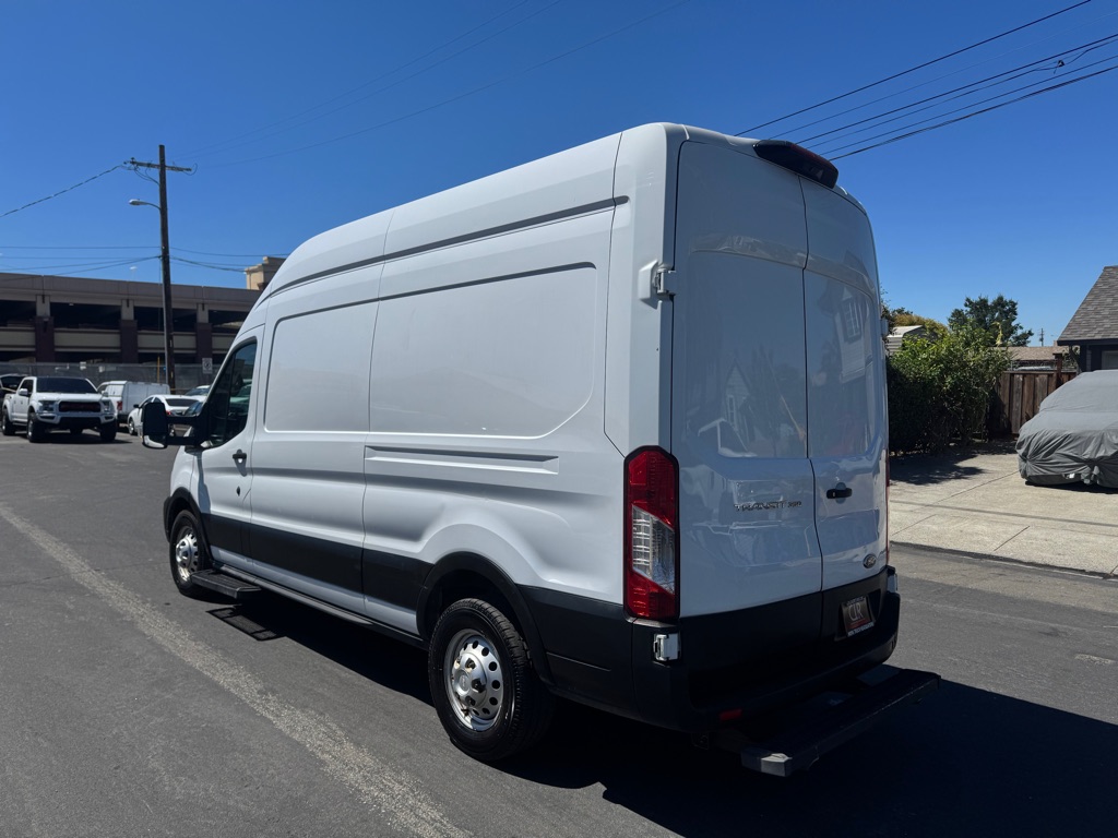 Photo 4 of this FORD TRANSIT