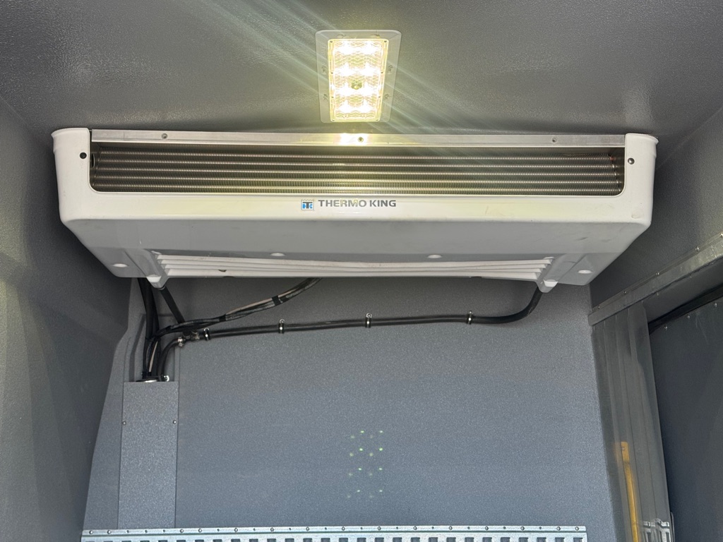 Photo 11 of this FORD TRANSIT