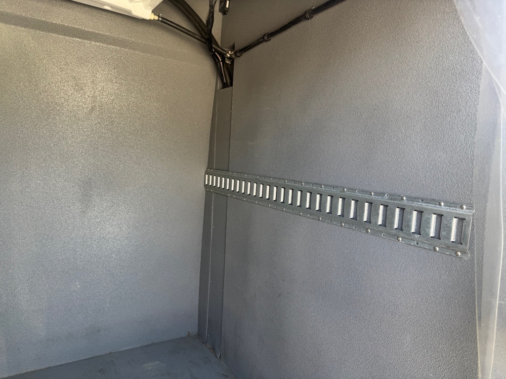 Photo 14 of this FORD TRANSIT