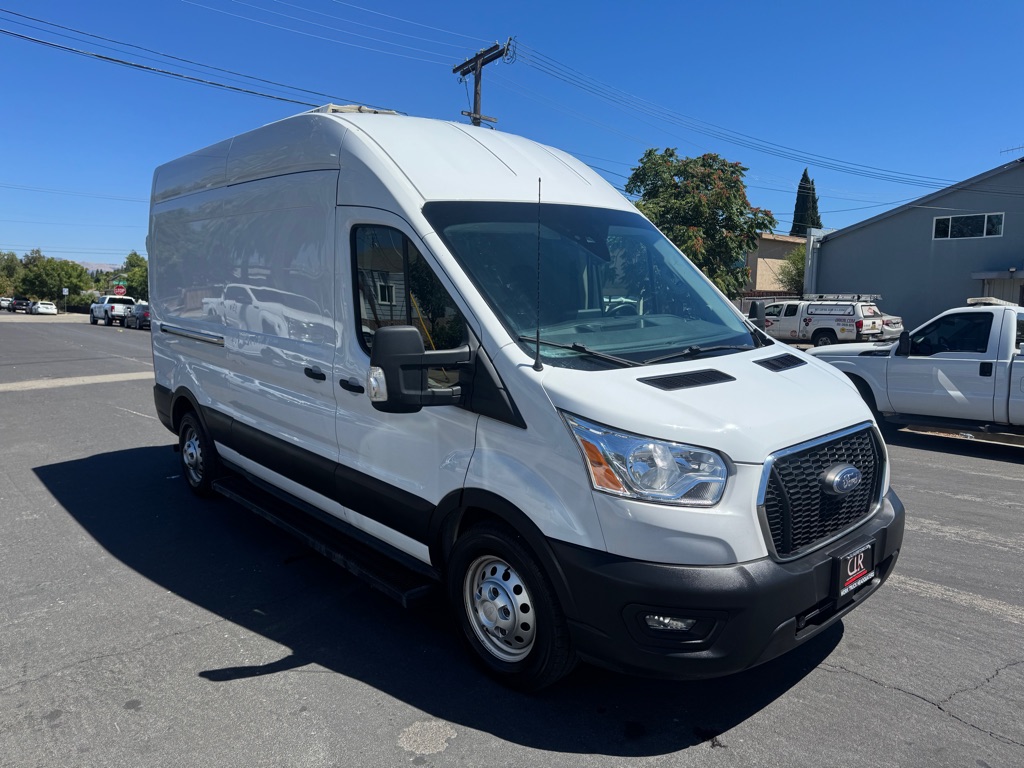 Photo 2 of this FORD TRANSIT
