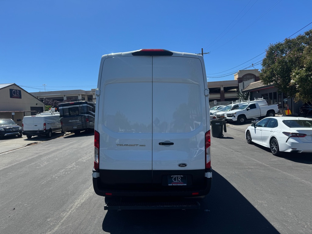 Photo 8 of this FORD TRANSIT