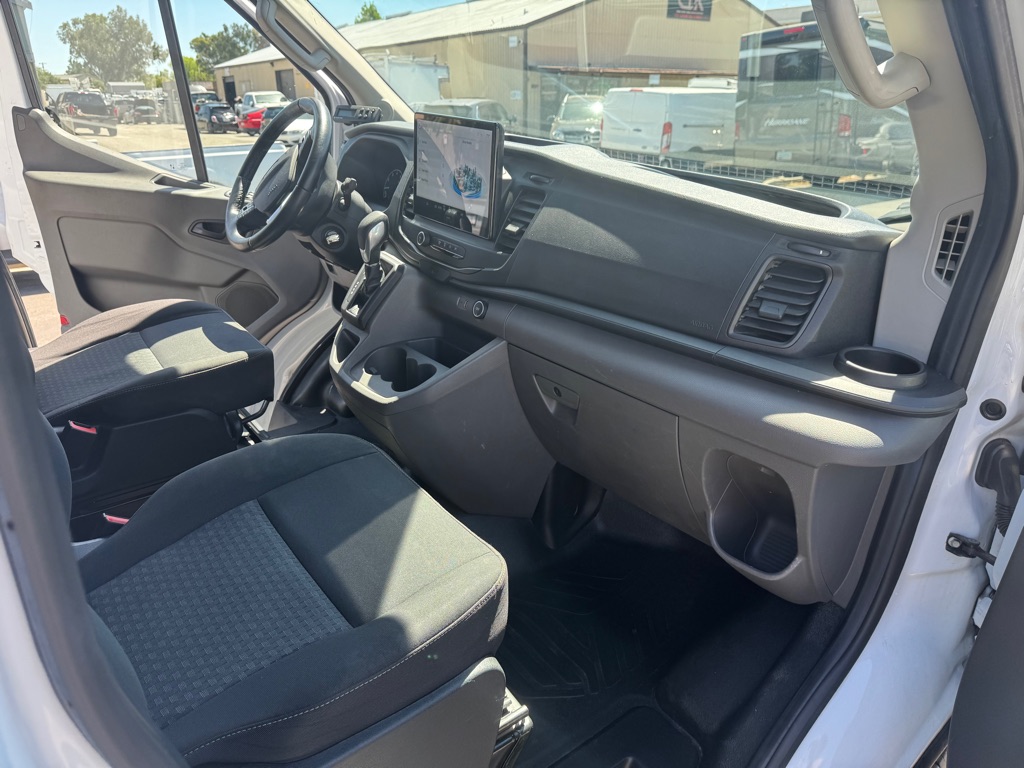 Photo 17 of this FORD TRANSIT