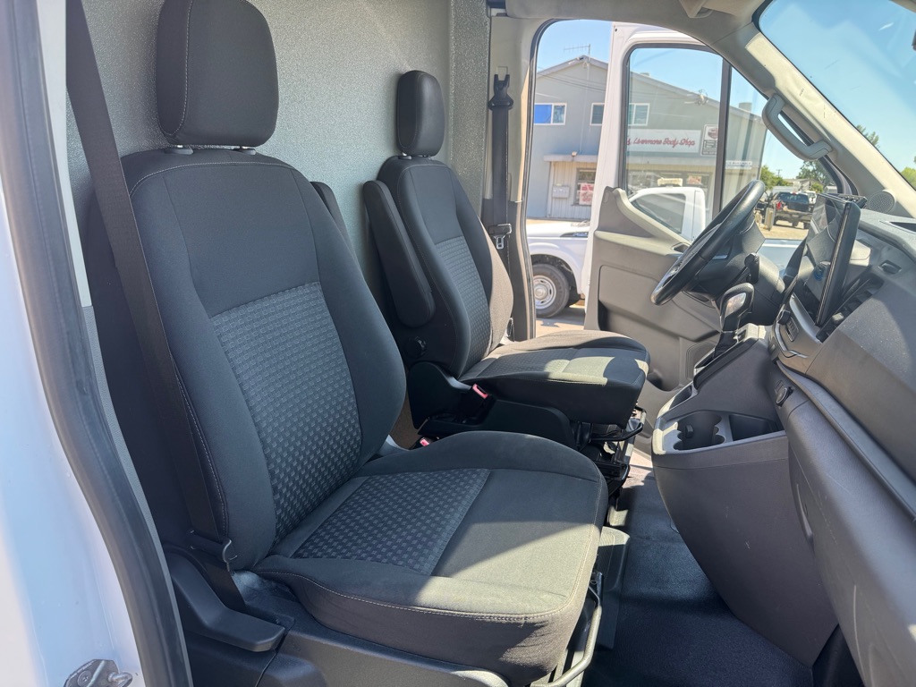 Photo 18 of this FORD TRANSIT