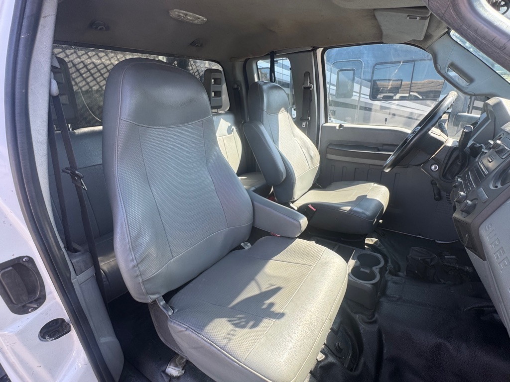 Photo 17 of this FORD F650
