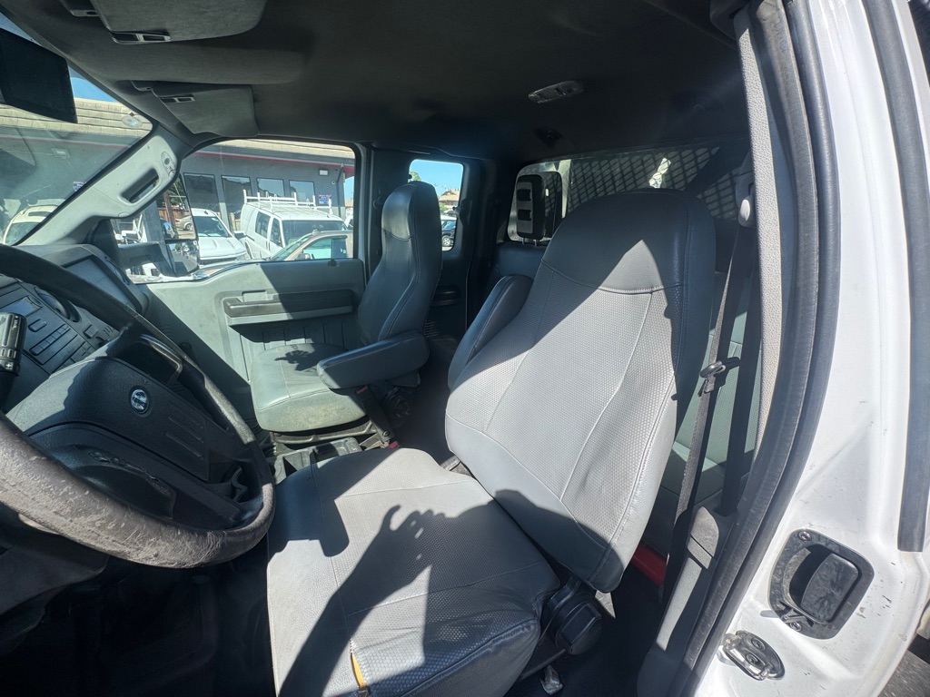 Photo 14 of this FORD F650