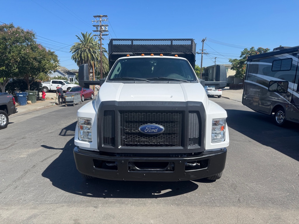 Photo 3 of this FORD F650