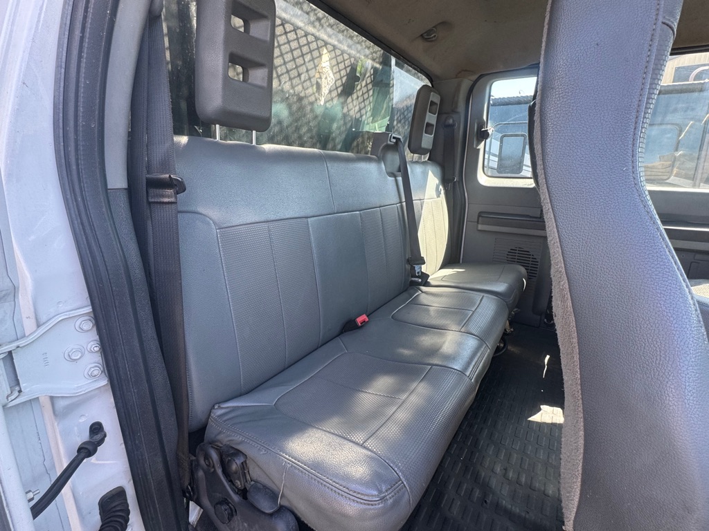 Photo 18 of this FORD F650