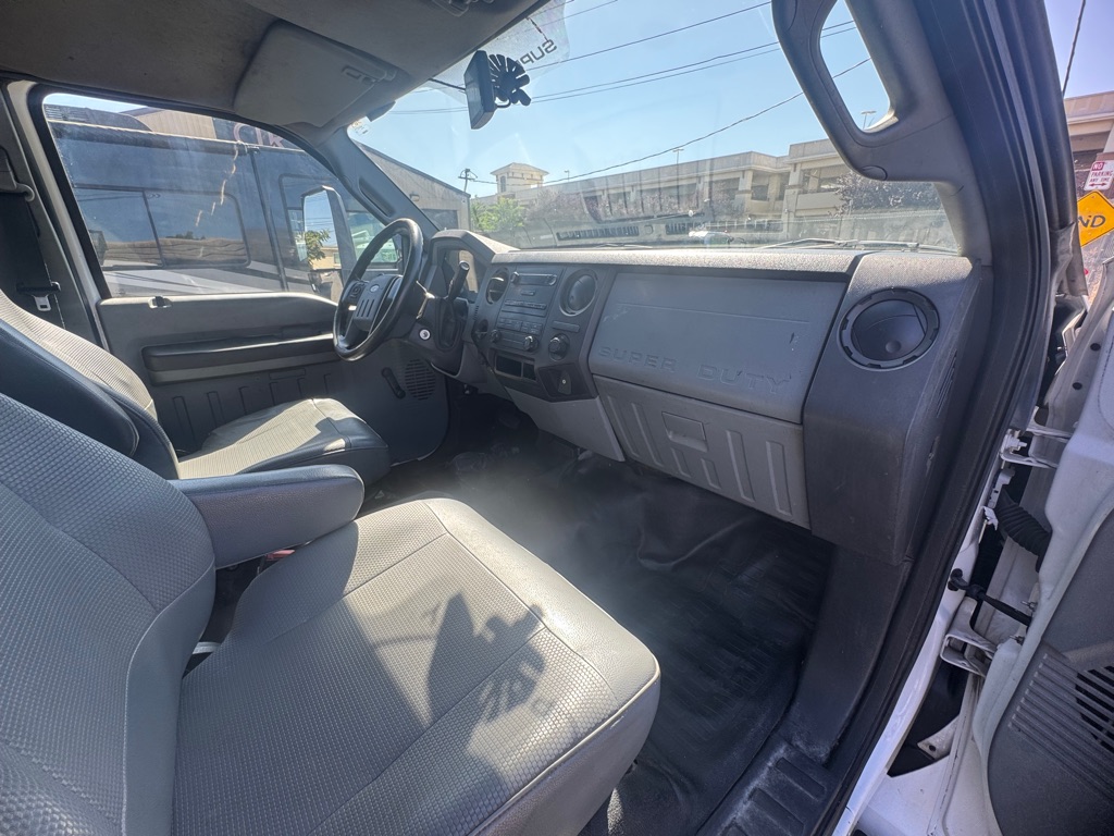 Photo 15 of this FORD F650