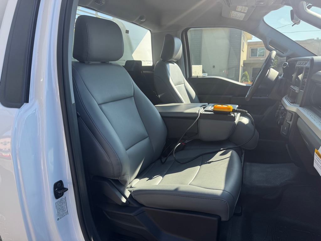 Photo 13 of this FORD F550