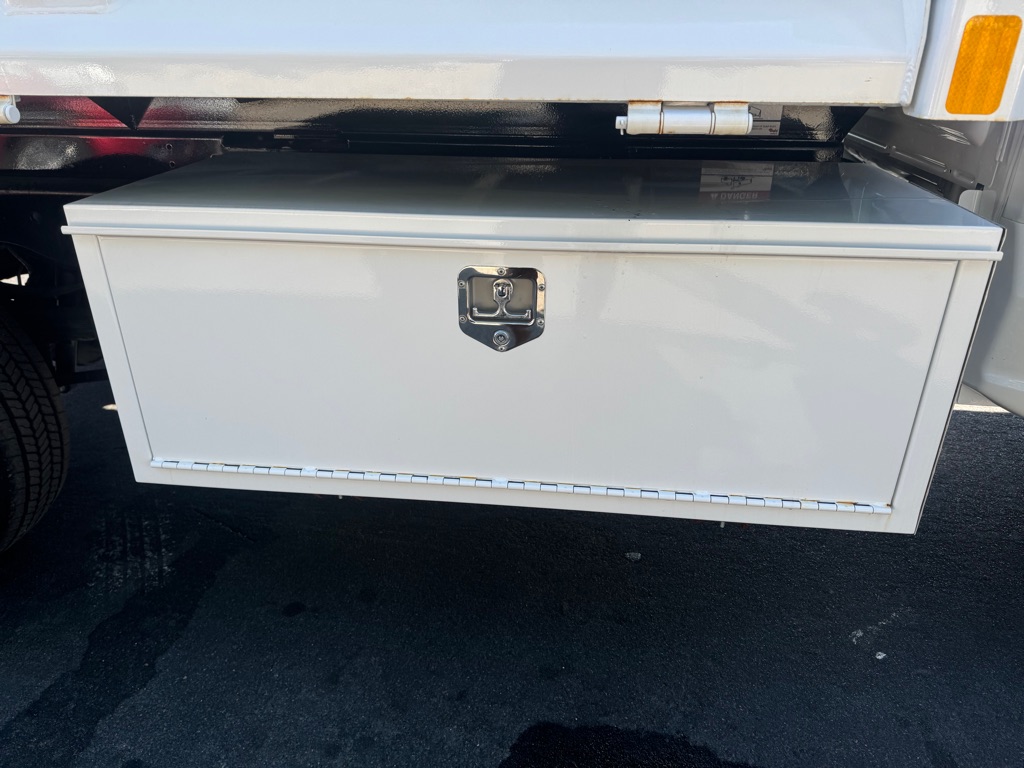 Photo 21 of this FORD F550