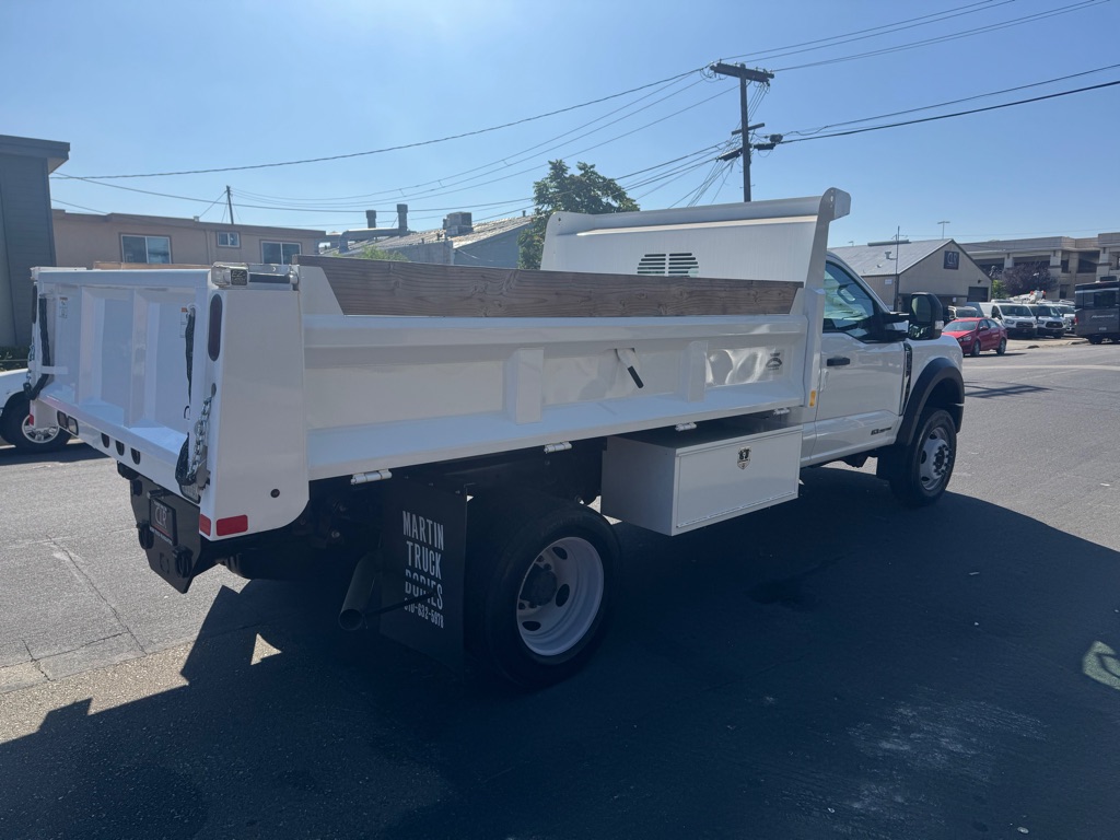 Photo 3 of this FORD F550