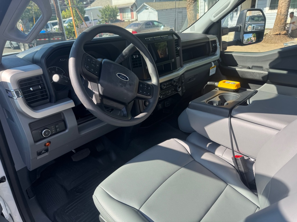 Photo 10 of this FORD F550