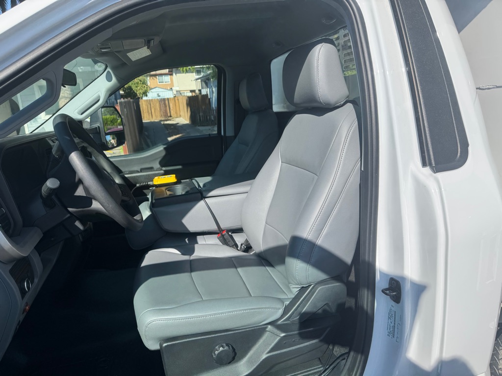 Photo 11 of this FORD F550