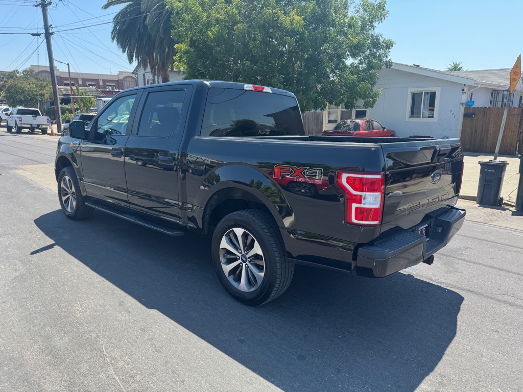 Photo 4 of this FORD F150