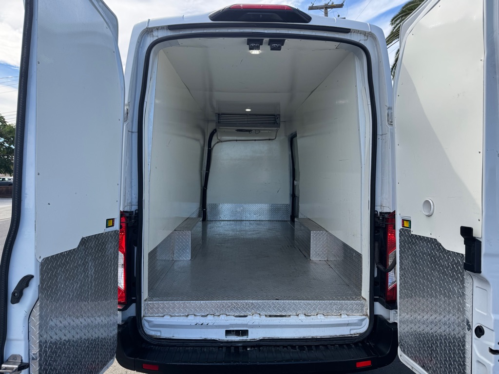 Photo 17 of this FORD TRANSIT
