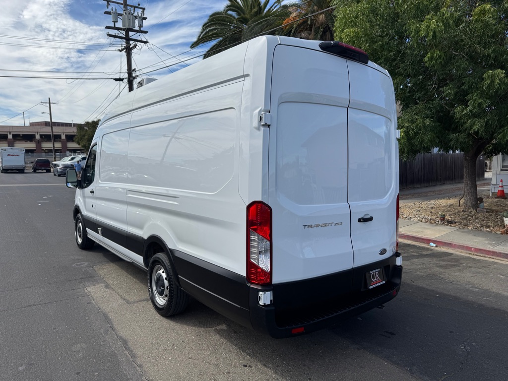 Photo 4 of this FORD TRANSIT