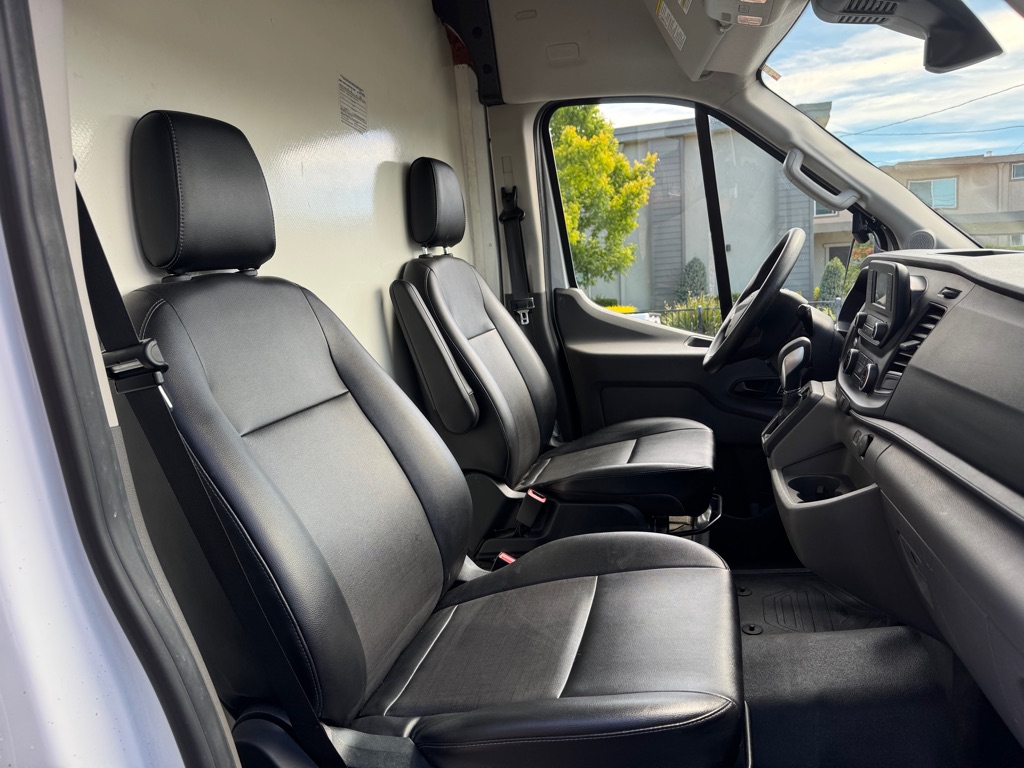 Photo 12 of this FORD TRANSIT