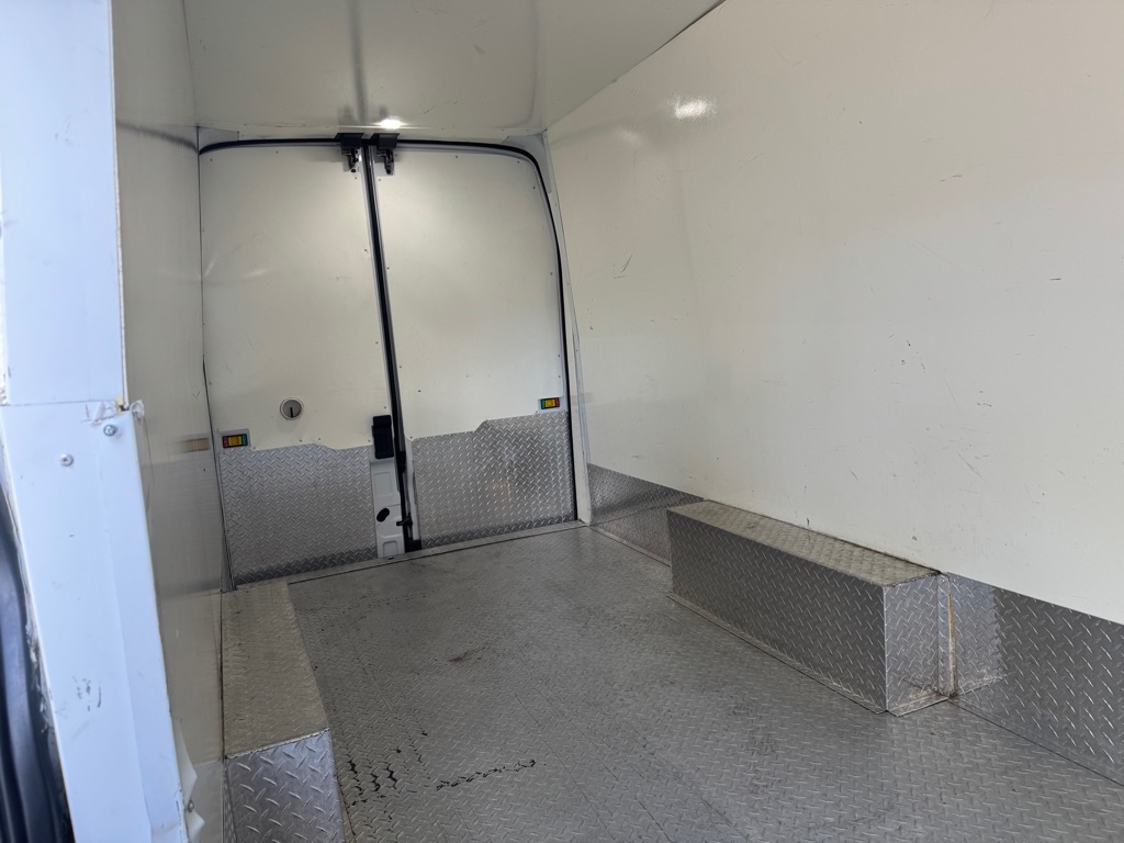 Photo 14 of this FORD TRANSIT