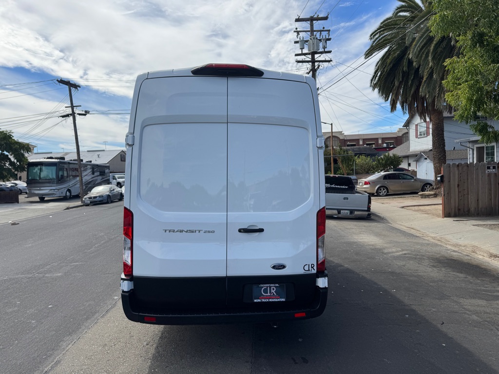Photo 8 of this FORD TRANSIT