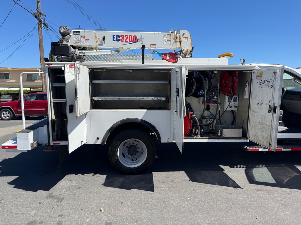 Photo 20 of this FORD F550