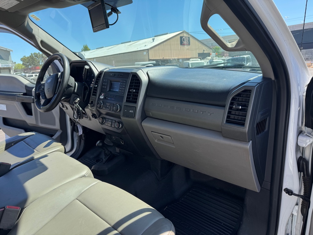 Photo 11 of this FORD F550