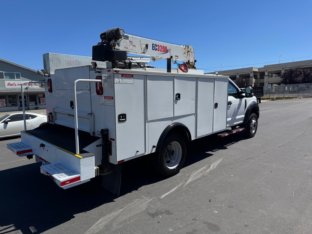 Photo 5 of this FORD F550