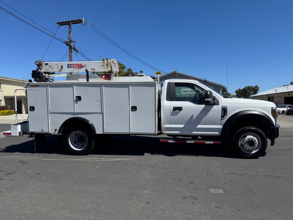 Photo 6 of this FORD F550