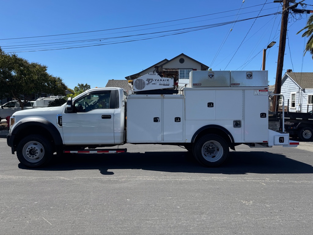 Photo 7 of this FORD F550