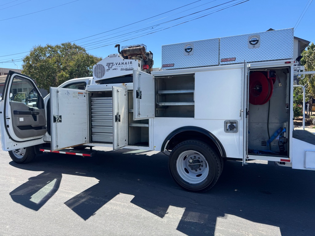 Photo 27 of this FORD F550
