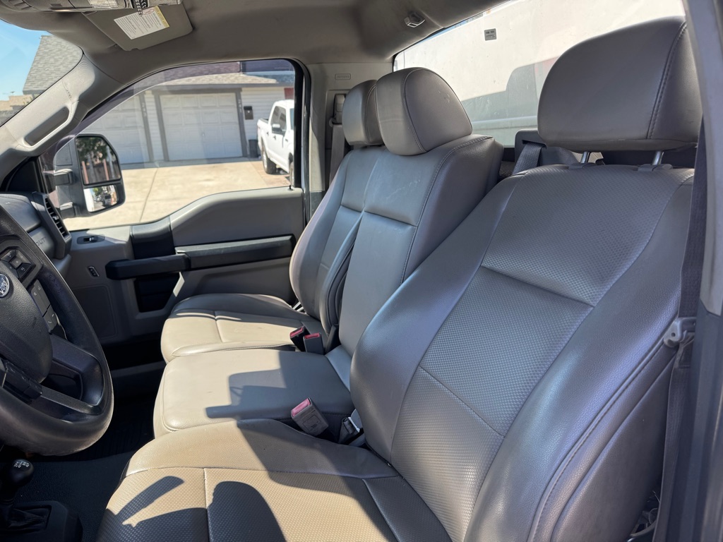 Photo 10 of this FORD F550