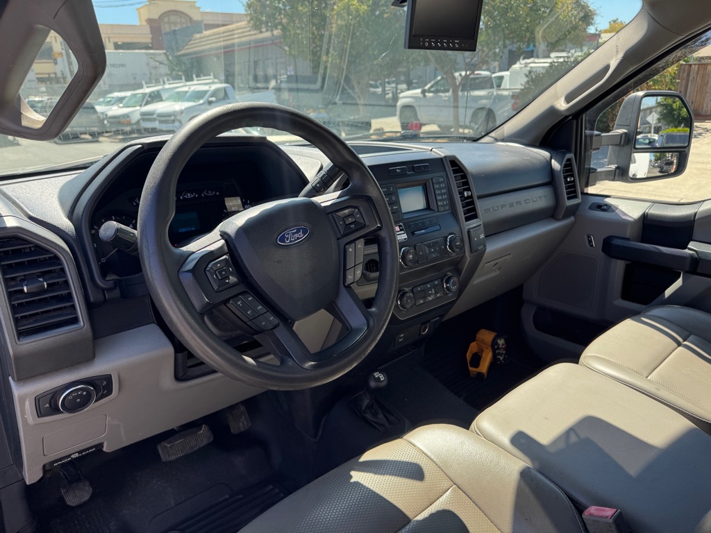 Photo 9 of this FORD F550