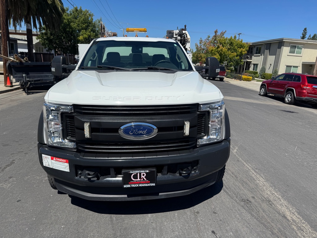 Photo 3 of this FORD F550
