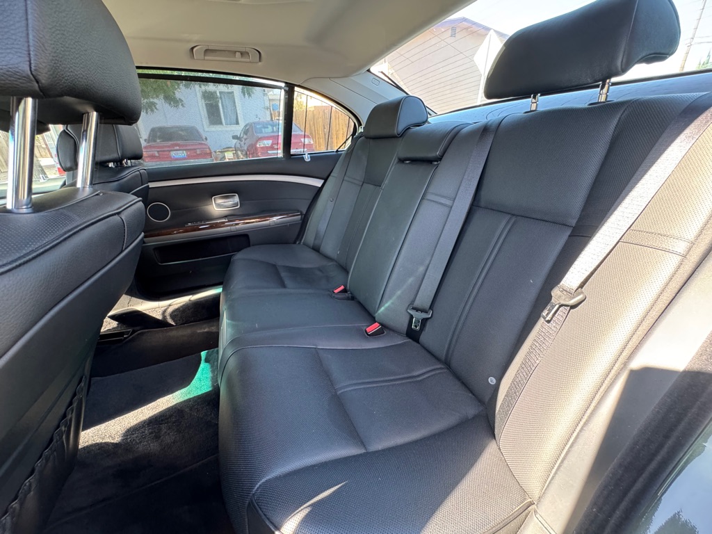 Photo 13 of this BMW 750