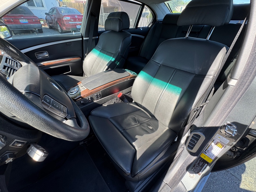 Photo 12 of this BMW 750