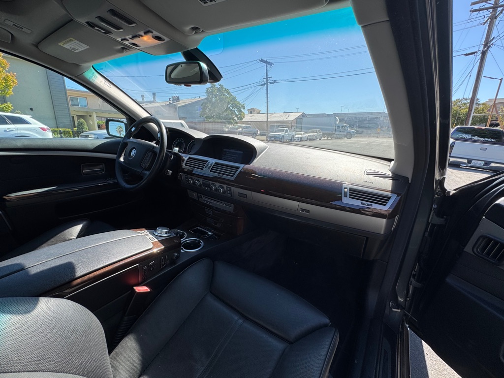 Photo 14 of this BMW 750