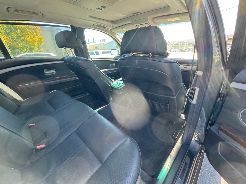 Photo 16 of this BMW 750