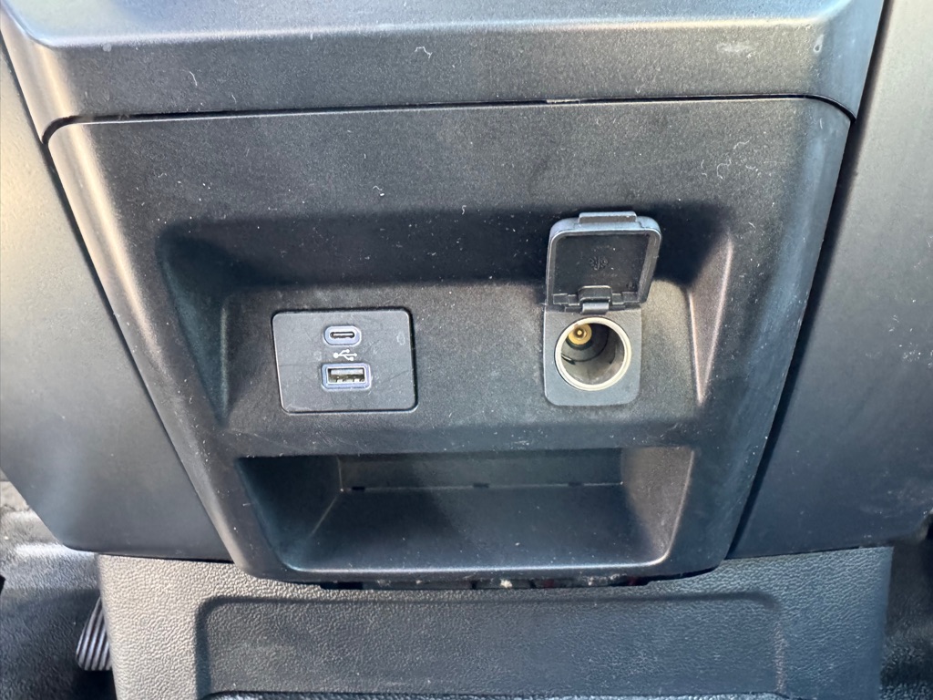 Photo 14 of this FORD F550
