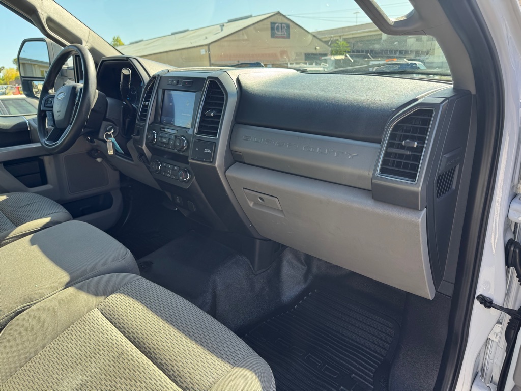 Photo 11 of this FORD F550