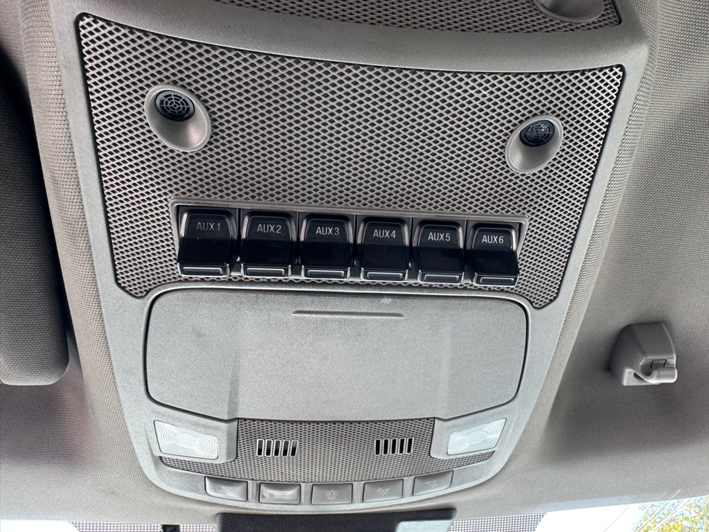 Photo 15 of this FORD F550