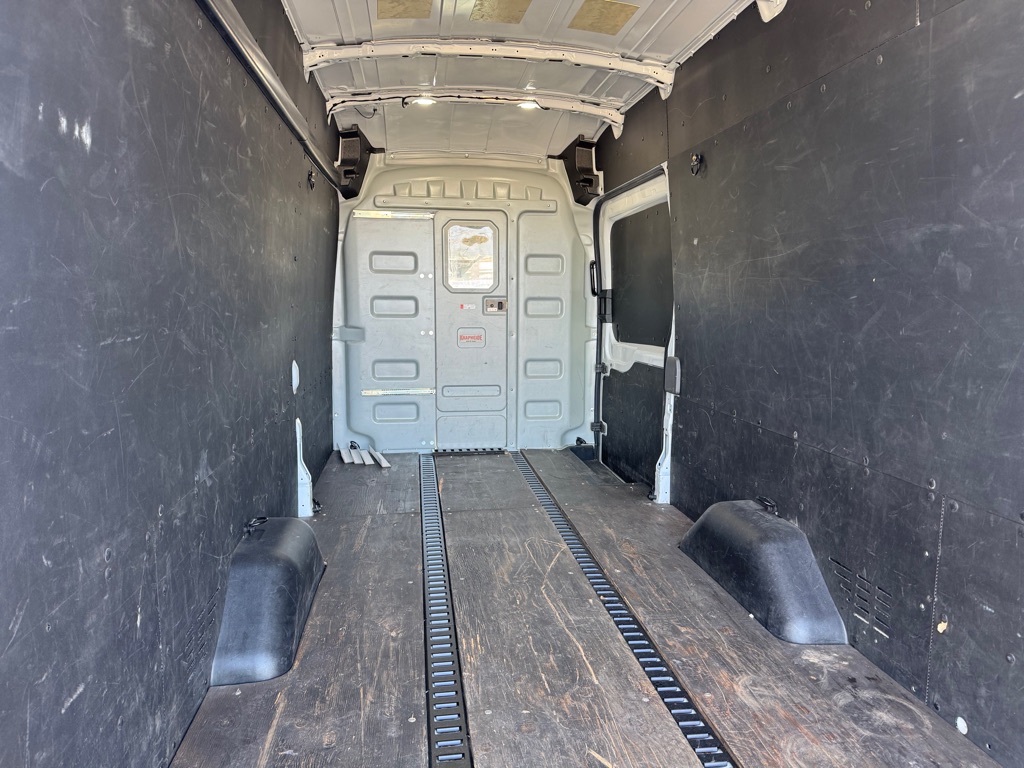Photo 14 of this FORD TRANSIT