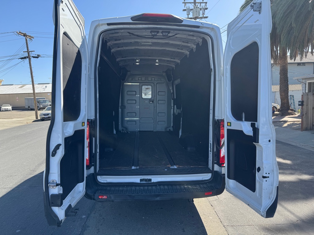 Photo 13 of this FORD TRANSIT