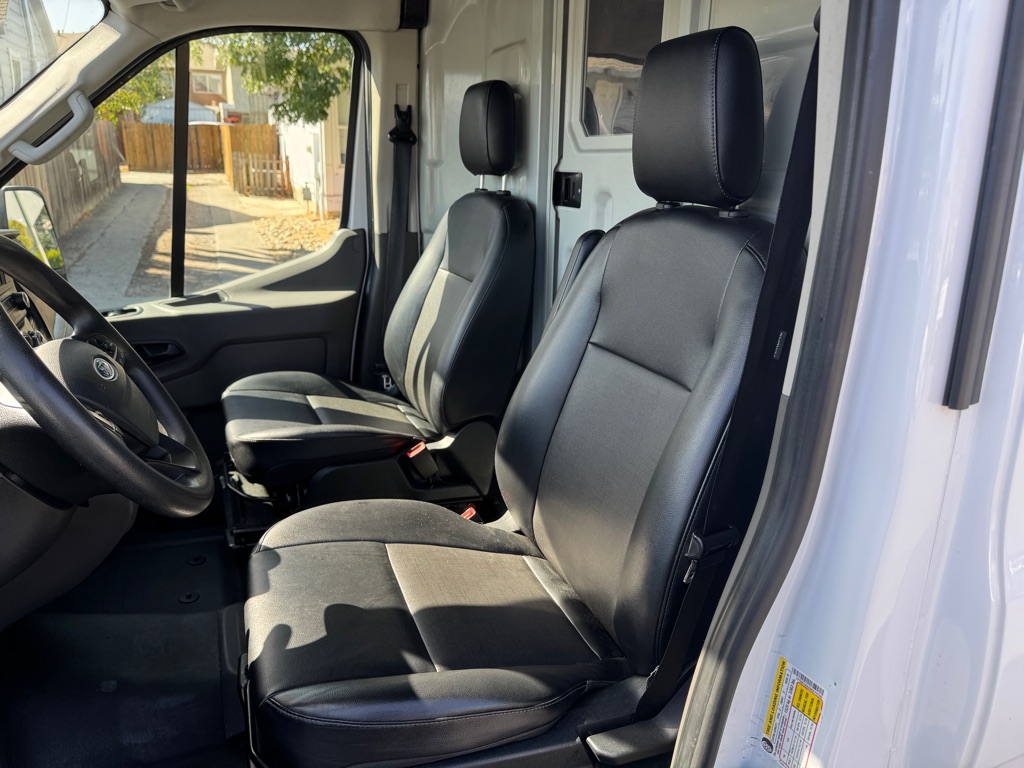 Photo 10 of this FORD TRANSIT