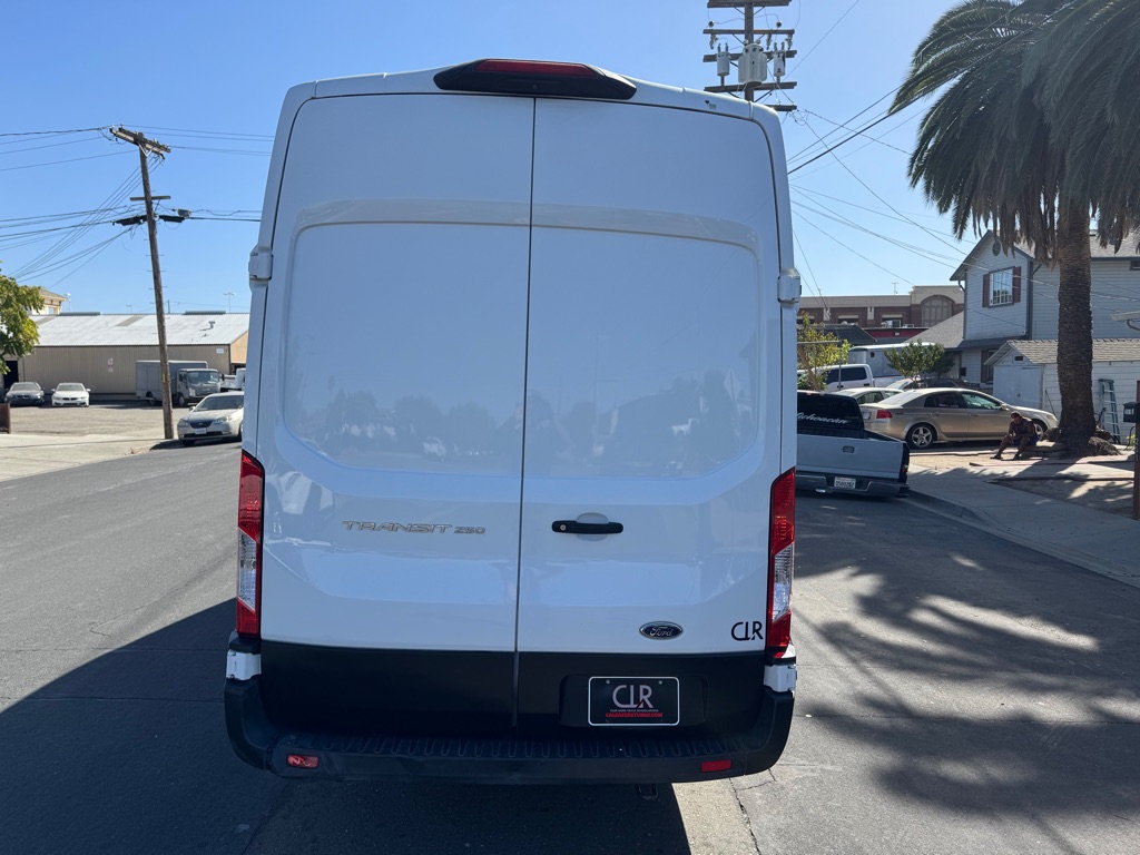 Photo 8 of this FORD TRANSIT