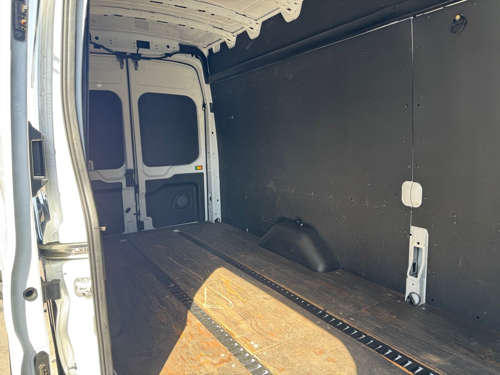 Photo 15 of this FORD TRANSIT
