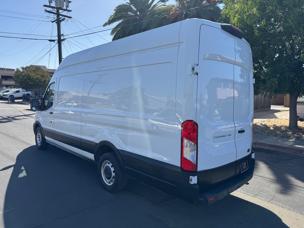 Photo 5 of this FORD TRANSIT