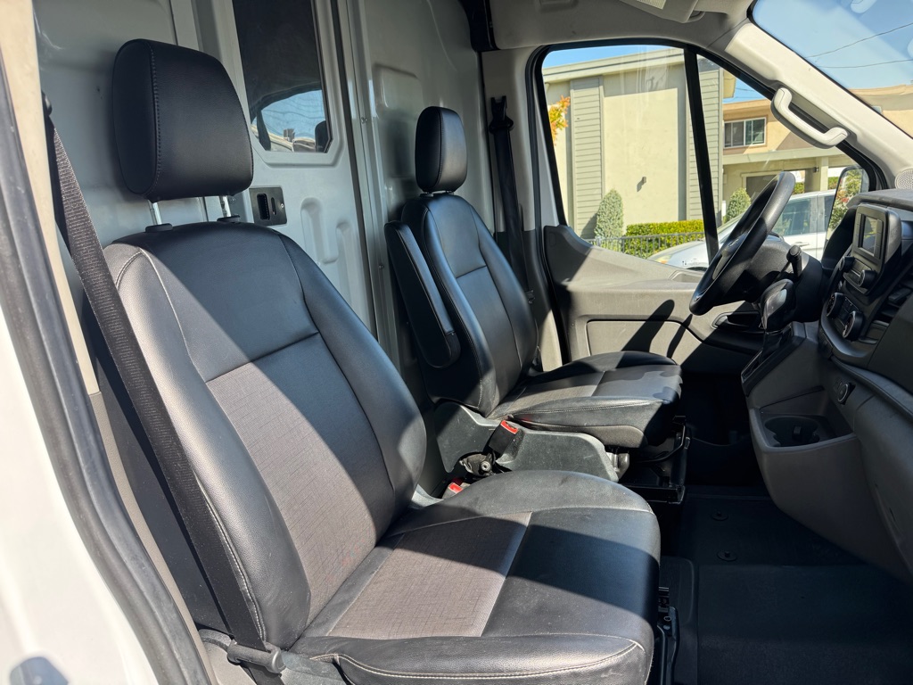 Photo 12 of this FORD TRANSIT