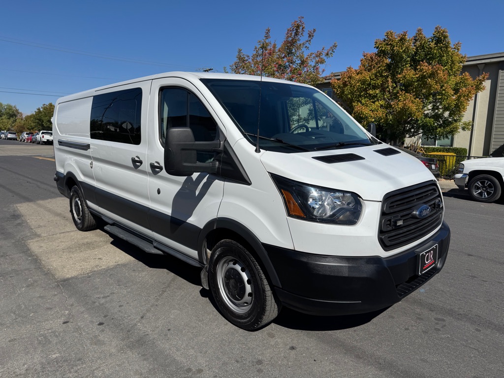 Photo 2 of this FORD TRANSIT