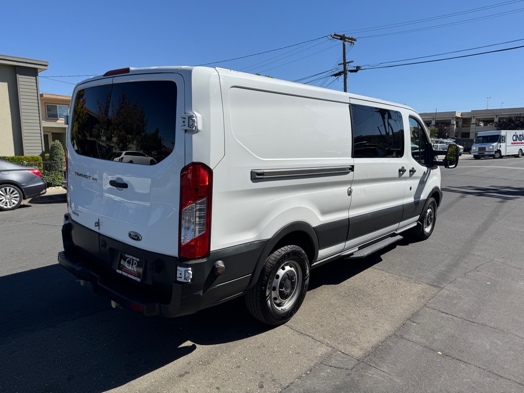 Photo 4 of this FORD TRANSIT